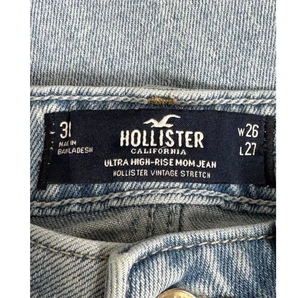 Hollister Ultra High-Rise Ripped Light Wash Mom‎ Jeans Size 3R